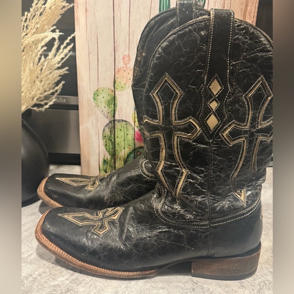Corral BootsMen\'s Square Toe Boots with Cross Design in Black. Size 10 D main image 4